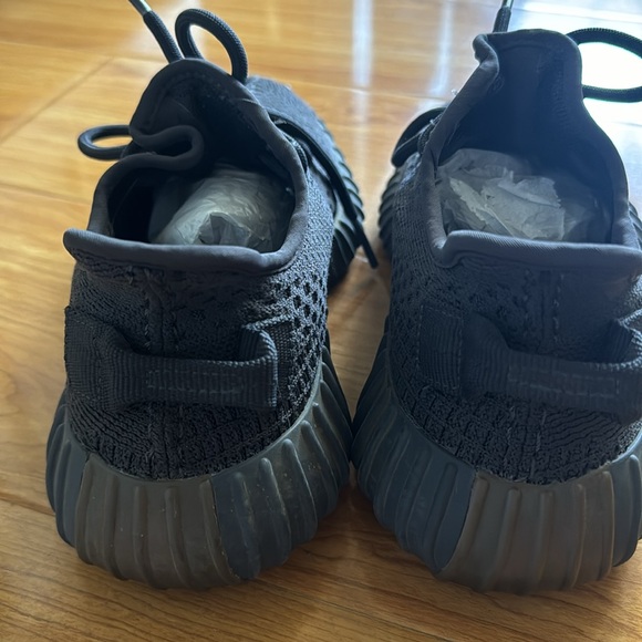 Yeezy Boost - Picture 3 of 4
